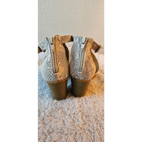 L47 Caged Peep Toe Bootie Sandal‎ Grey White Faux Snakeskin 6.5 Stacked Heel - Picture 3 of 6